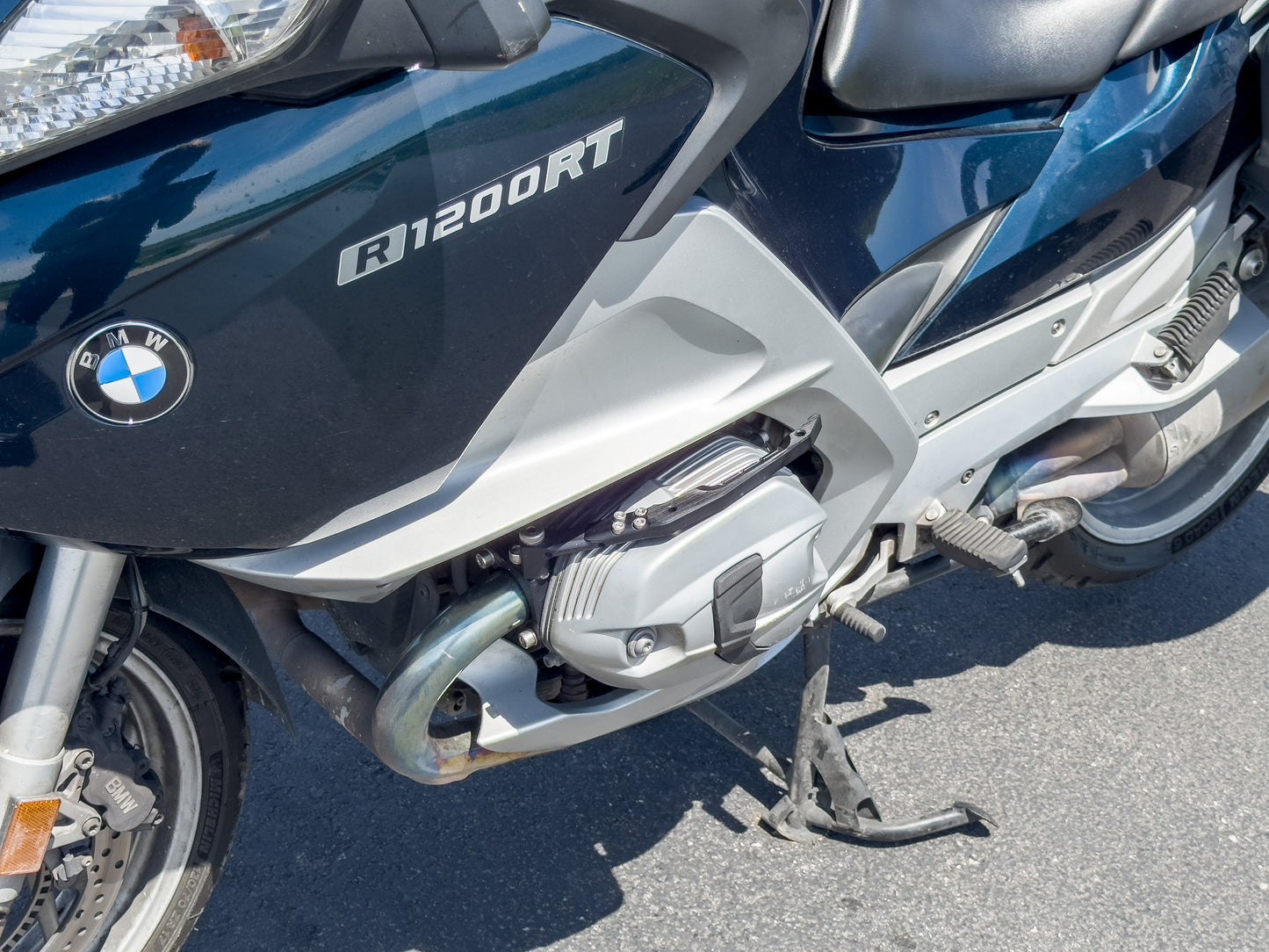 Engineered Blue Peg highway pegs for BMW R1200GS – offering a sleek, unobtrusive accessory that maintains your bike’s look.