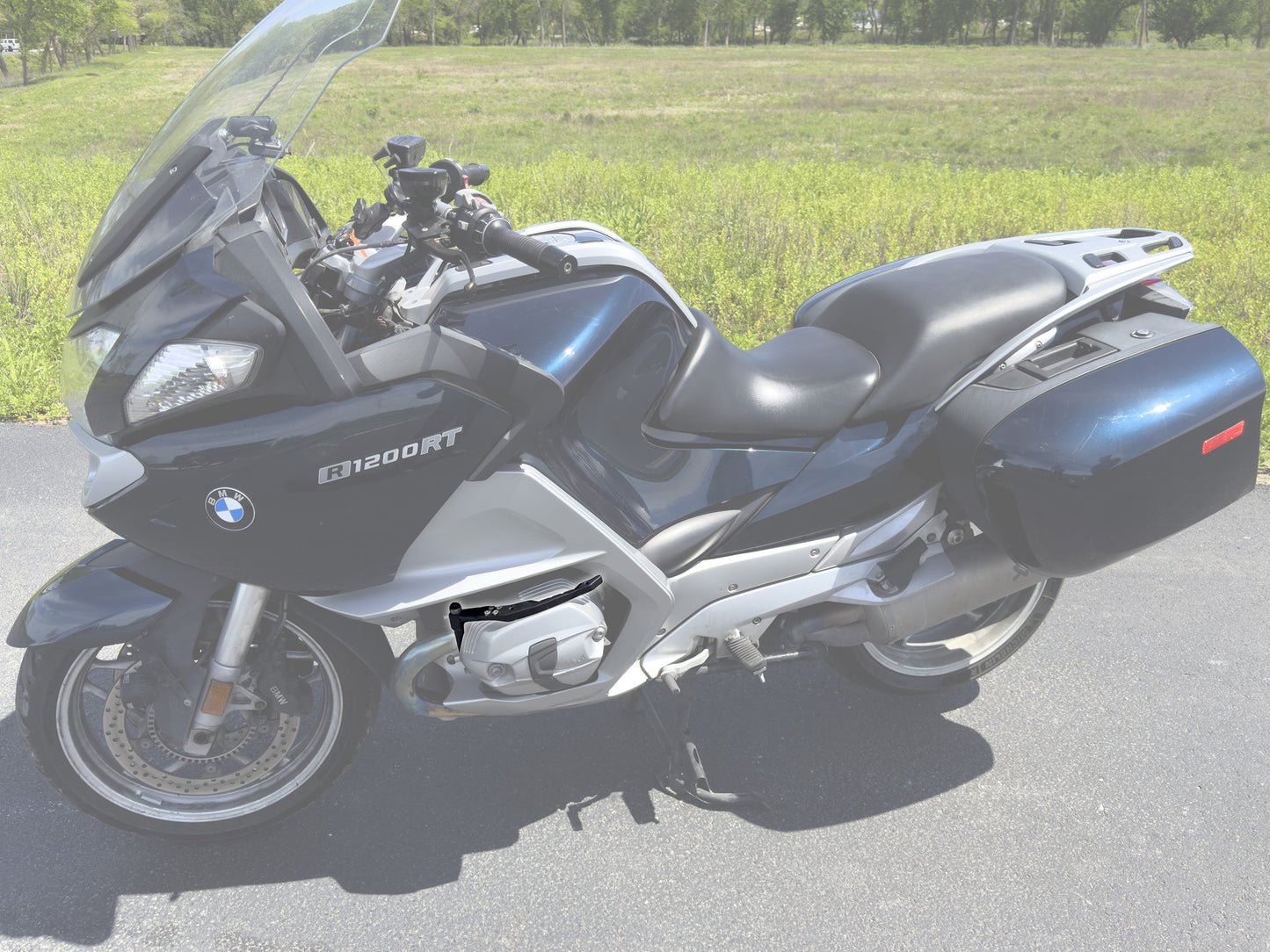 BMW R1200GS upgrade: Blue Peg highway footrests with an ergonomic design for enhanced long-ride comfort.