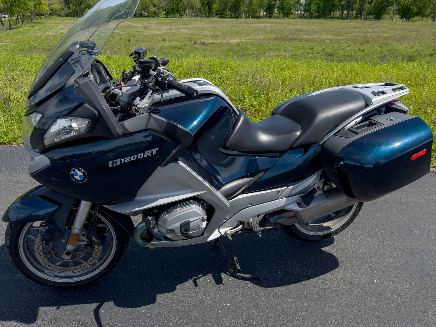 Premium Blue Peg foot pegs for BMW R1200GS – engineered to seamlessly integrate with your motorcycle's classic styling.