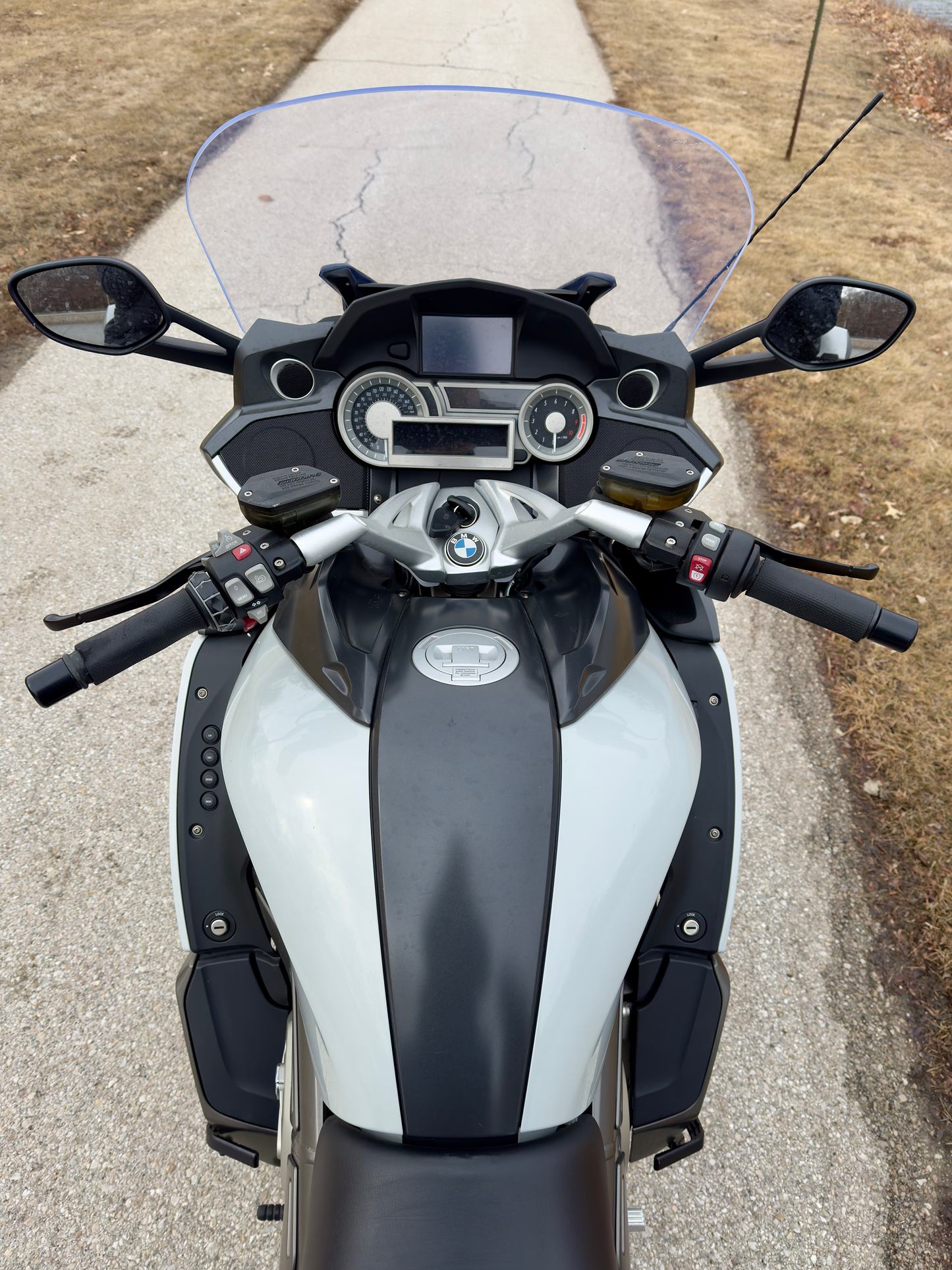 BMW GTL footrest upgrade featuring advanced highway pegs – designed for BMW K1600 excellence.