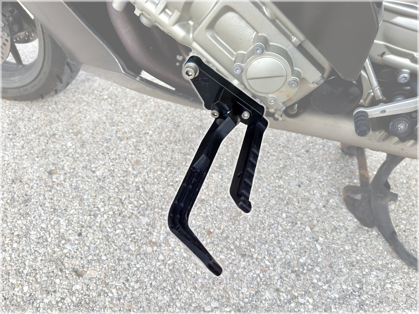 BMW 1600 highway pegs and footrest accessory – engineered for optimal comfort on BMW GT rides.