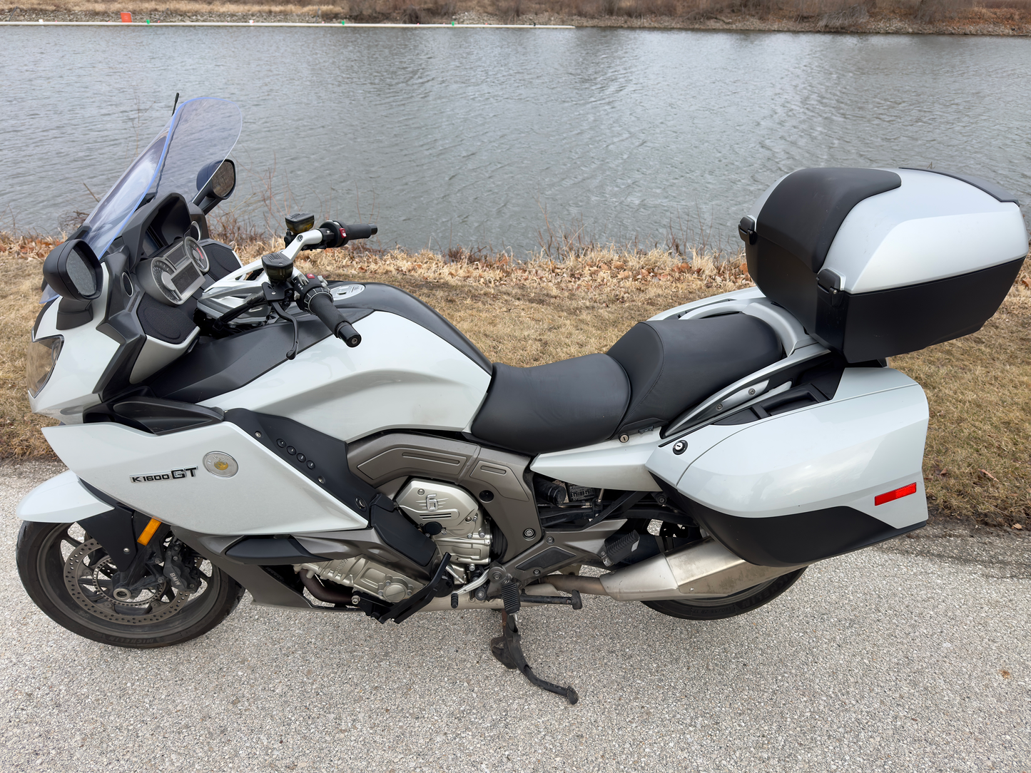 BMW K1600GT highway pegs footrest – sleek accessory for enhanced riding comfort.