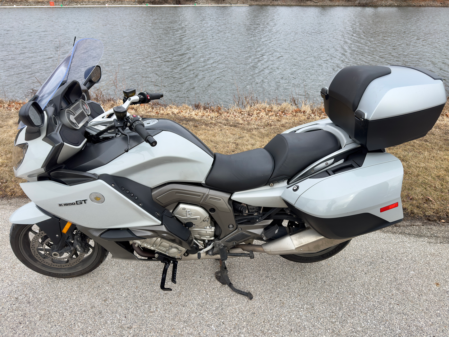 Premium footrest and highway pegs for BMW K1600 – optimized for BMW GT performance.