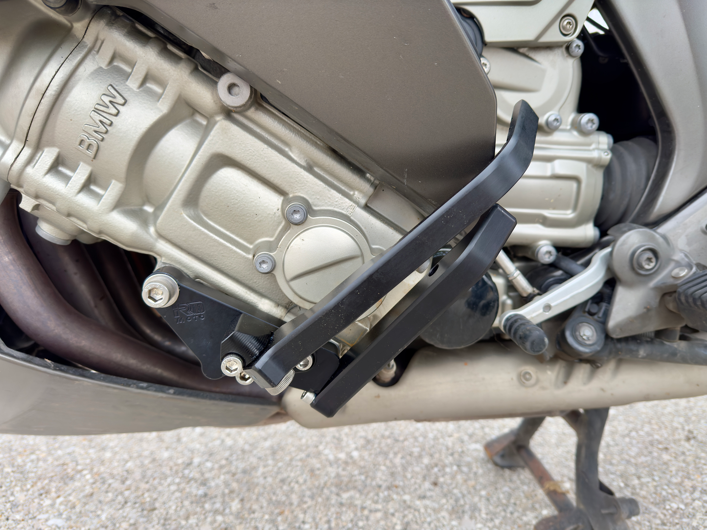 BMW GT highway pegs and foot rest – engineered for BMW K1600 riders seeking superior grip.