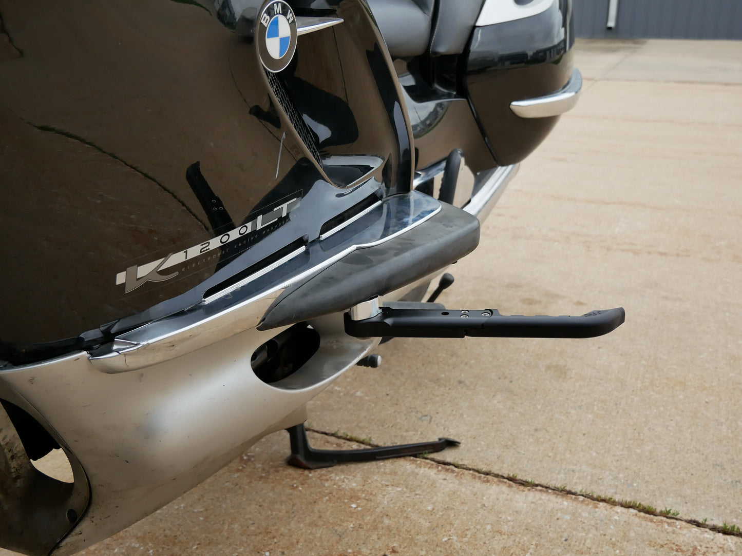 Comfortable BMW motorcycle highway pegs. BMW K1200LT highway peg foot rest.