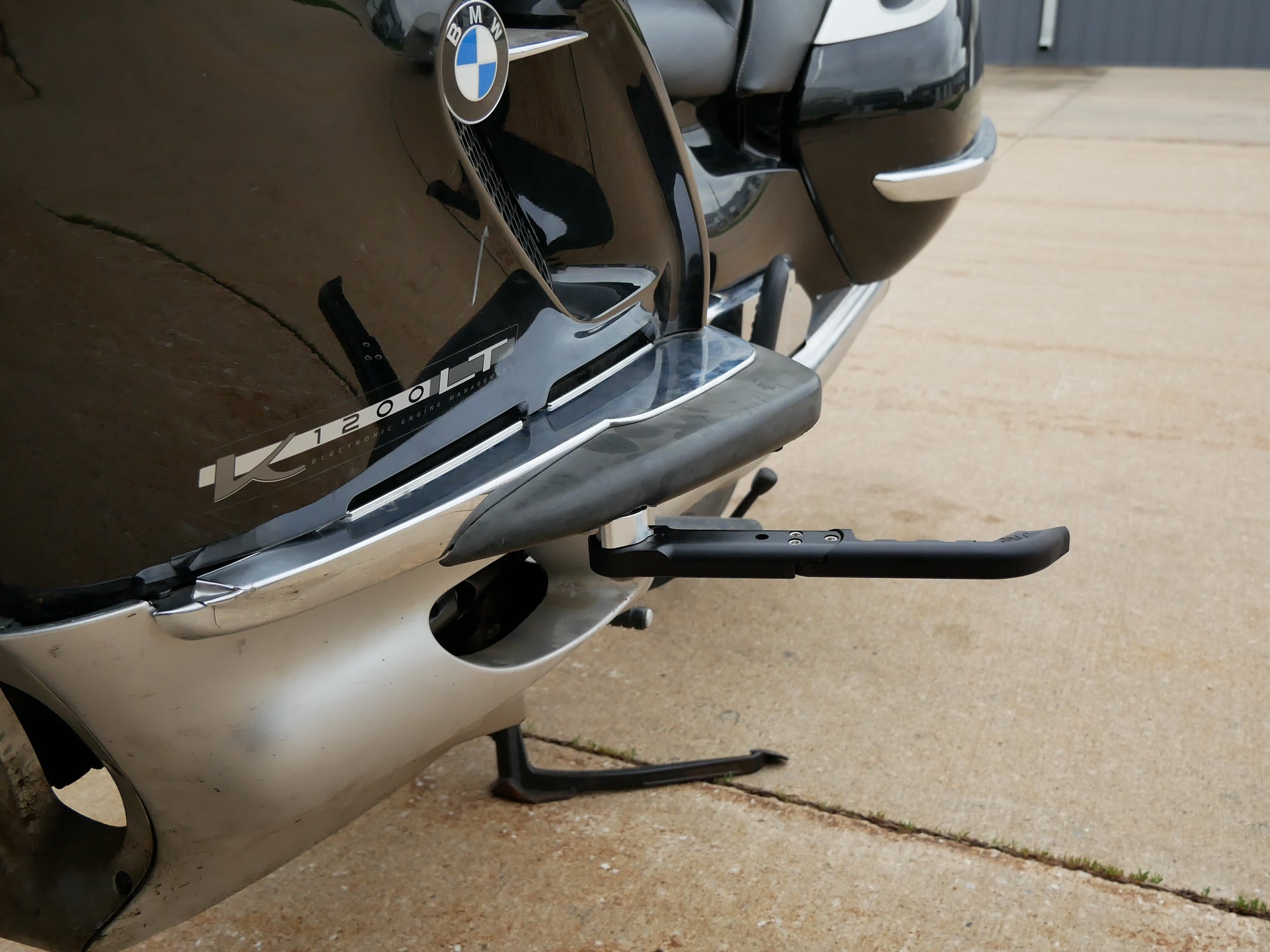 Comfortable BMW motorcycle highway pegs. BMW K1200LT  highway peg foot rest.