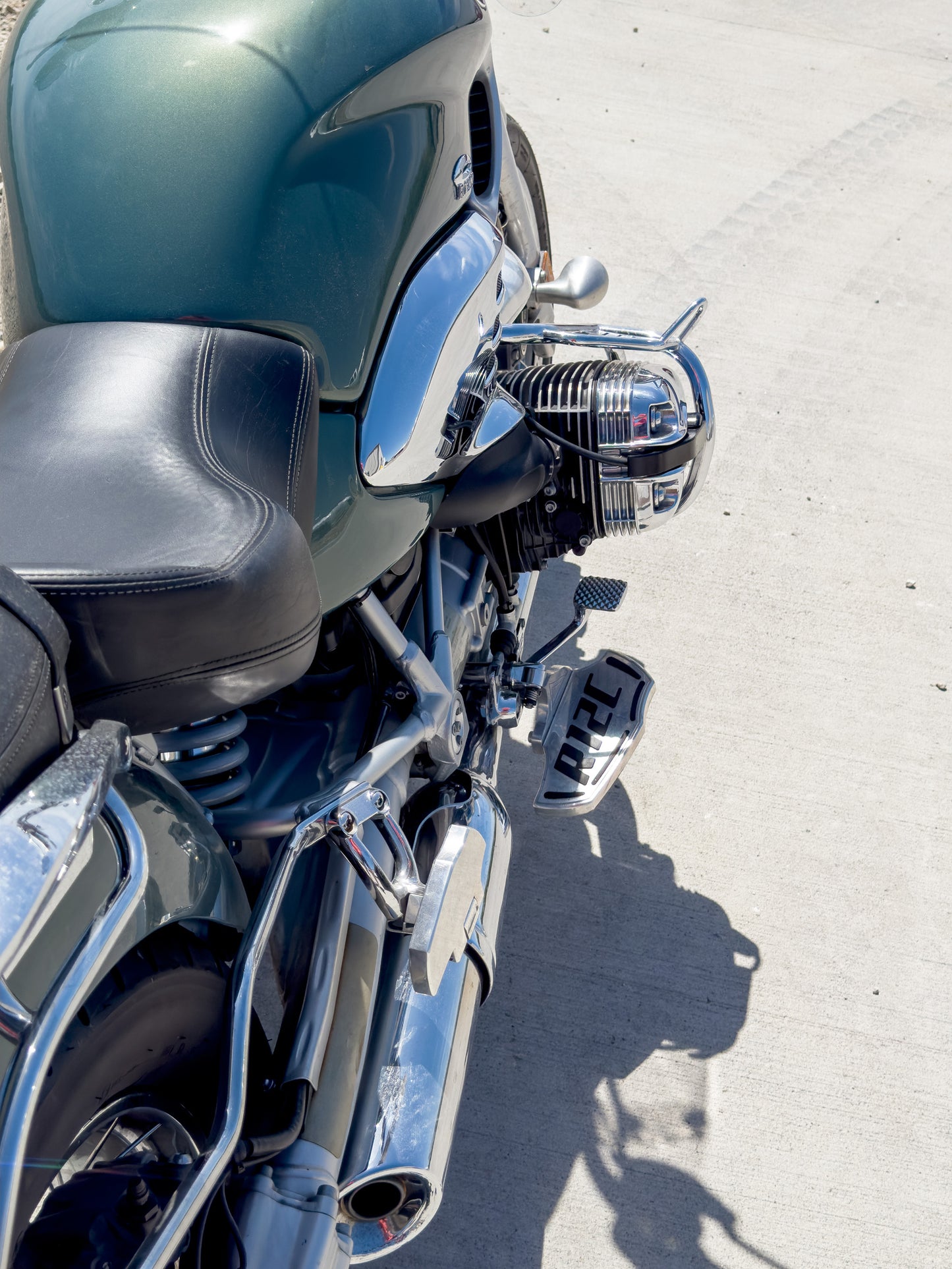 BMW R1200C and R1200CL highway peg upgrade: Rizoo Pegs offer a perfect blend of durability, functionality, and classic style.