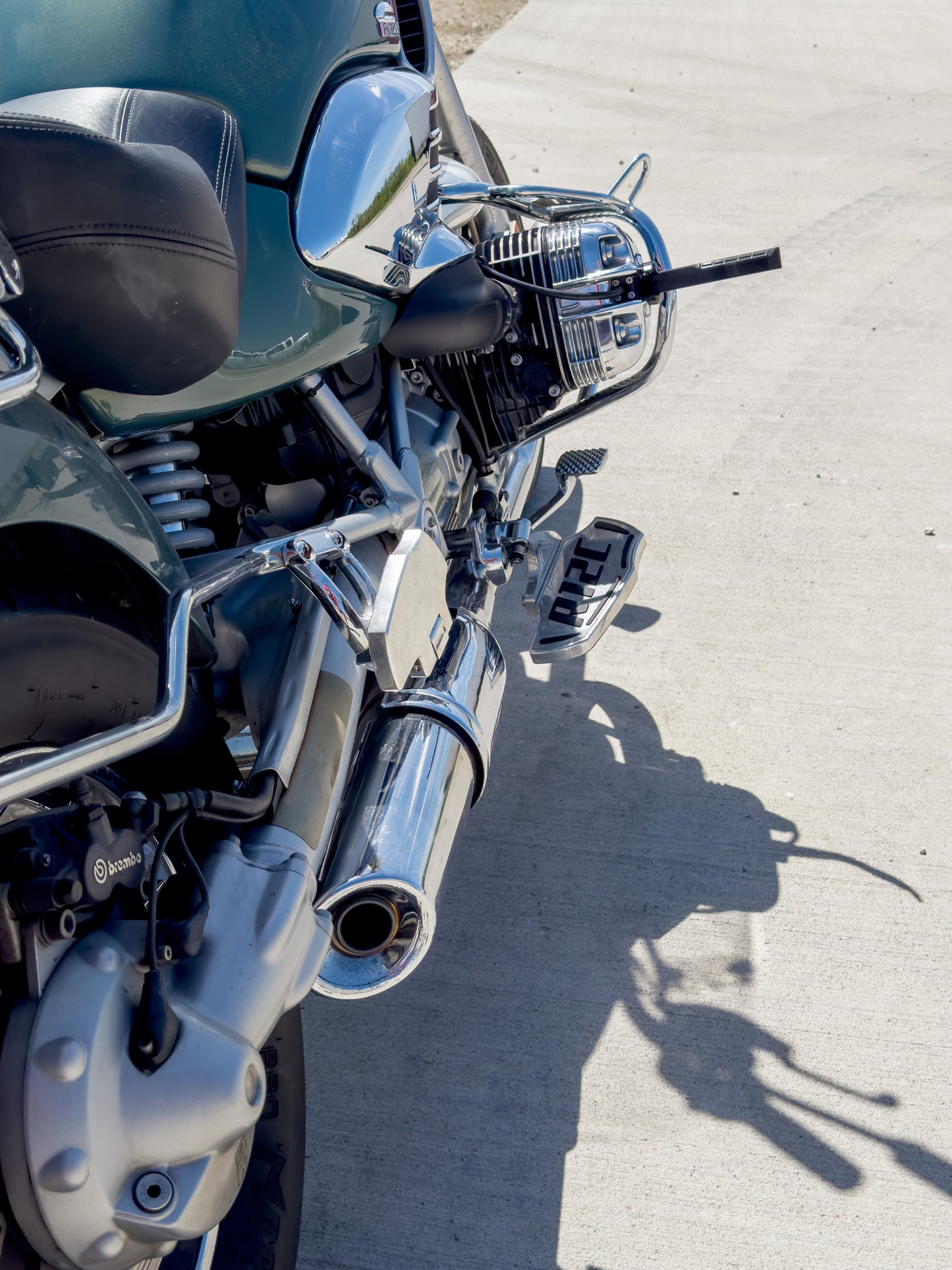 Ergonomically designed Rizoo Pegs for BMW R1200C and R1200CL – enhancing ride comfort and reducing fatigue on extended trips.