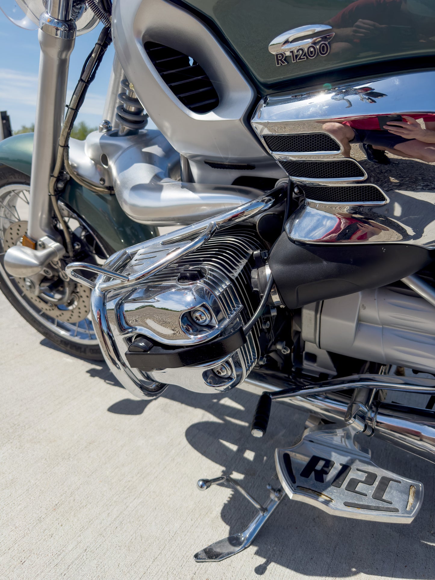 High-quality Rizoo Pegs for BMW R1200C and R1200CL – aircraft-grade aluminum highway pegs with a discreet folding design.