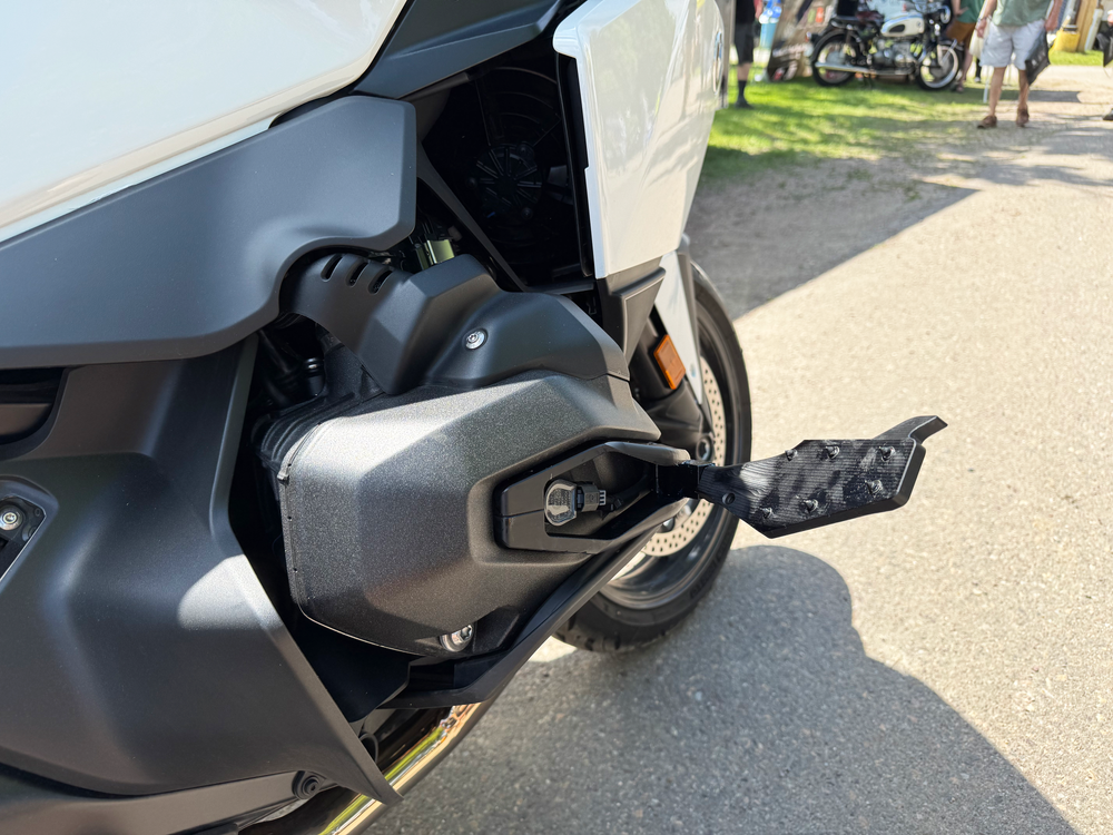 R1300 Highway Pegs