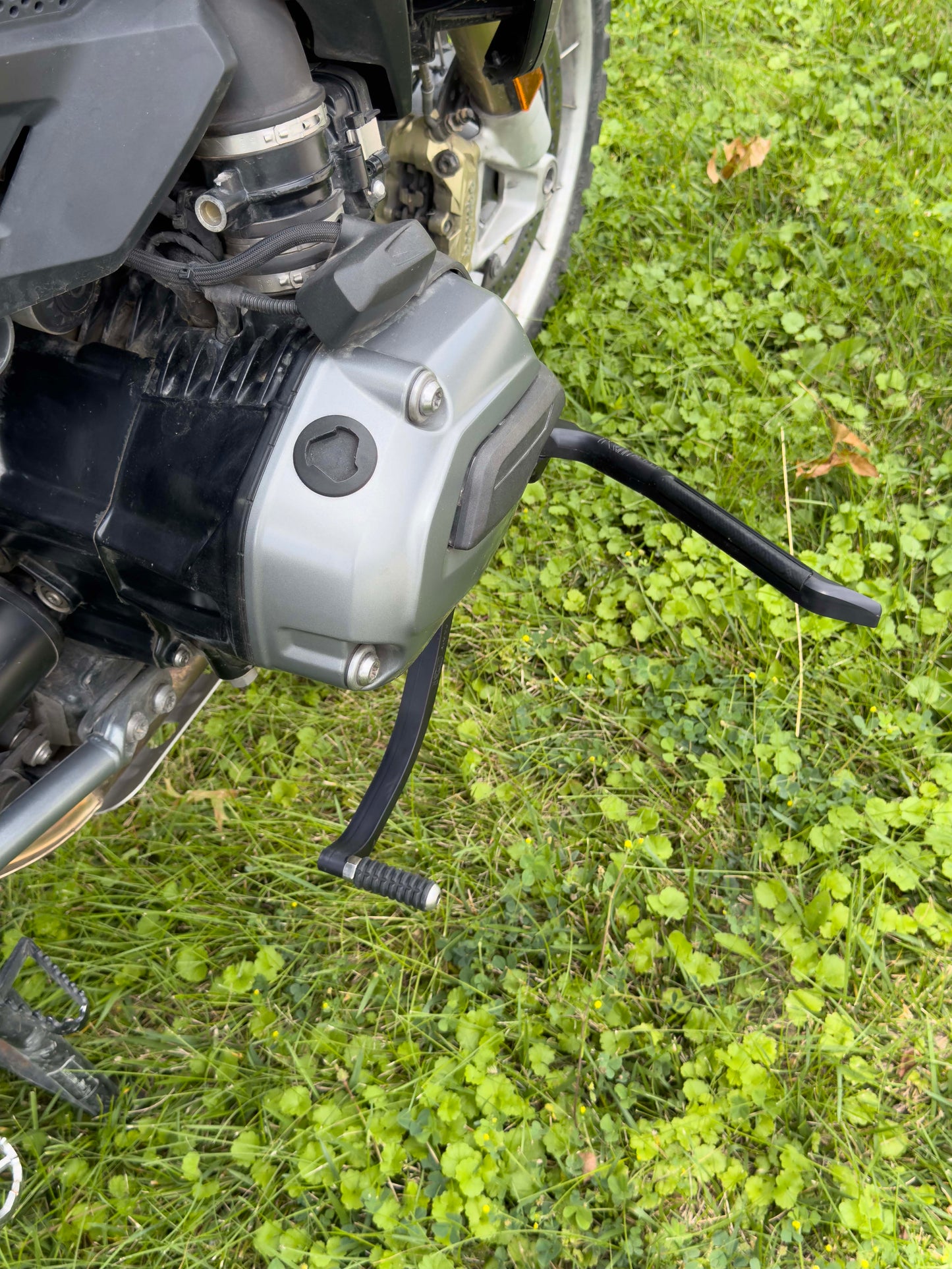 Gemini 1200 foot rest upgrade with integrated highway pegs, perfectly tailored for the BMW R1200GS.