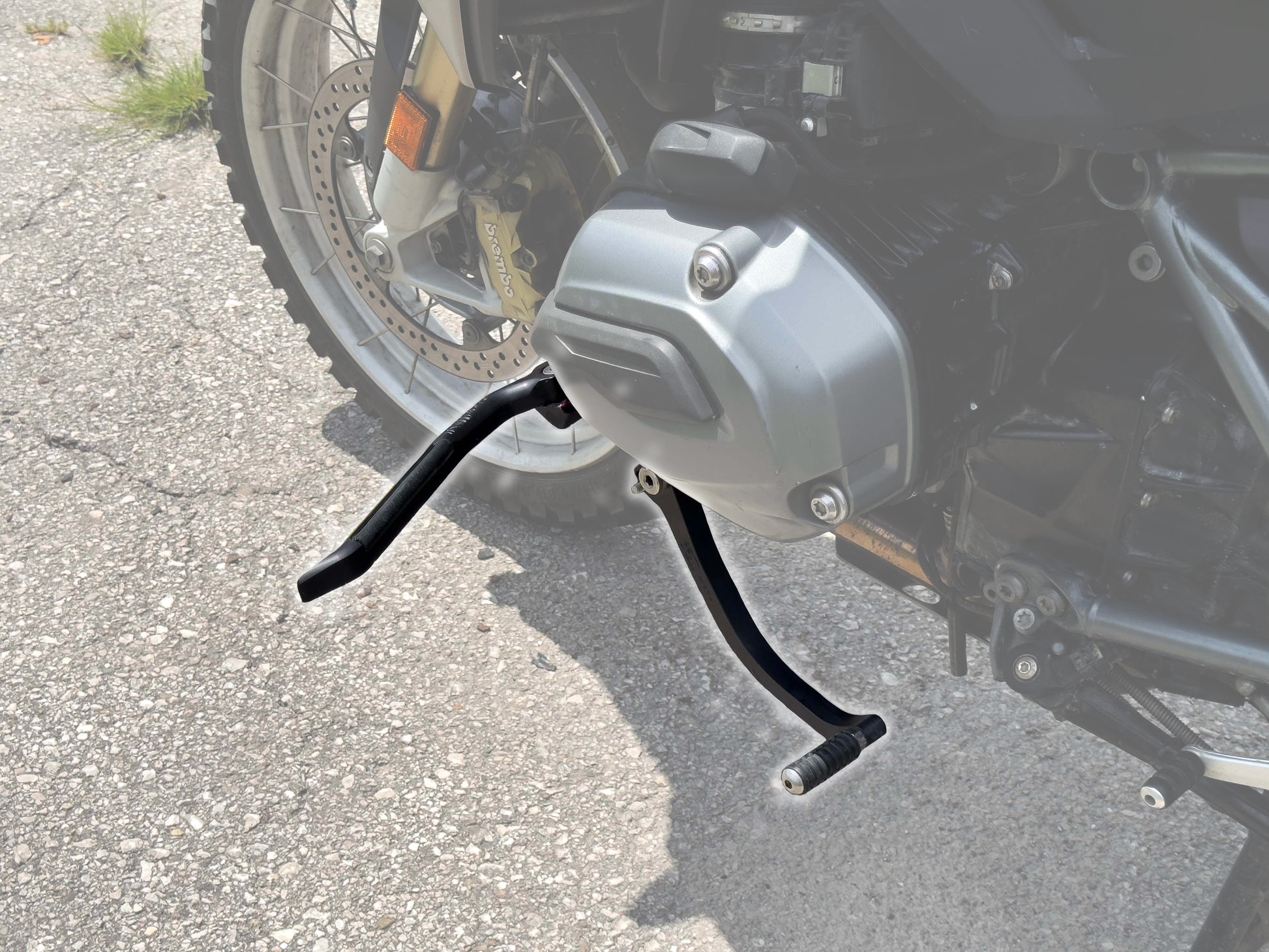 Gemini 1200 highway pegs and footrest designed for BMW R1200R – blending modern design with classic BMW quality.