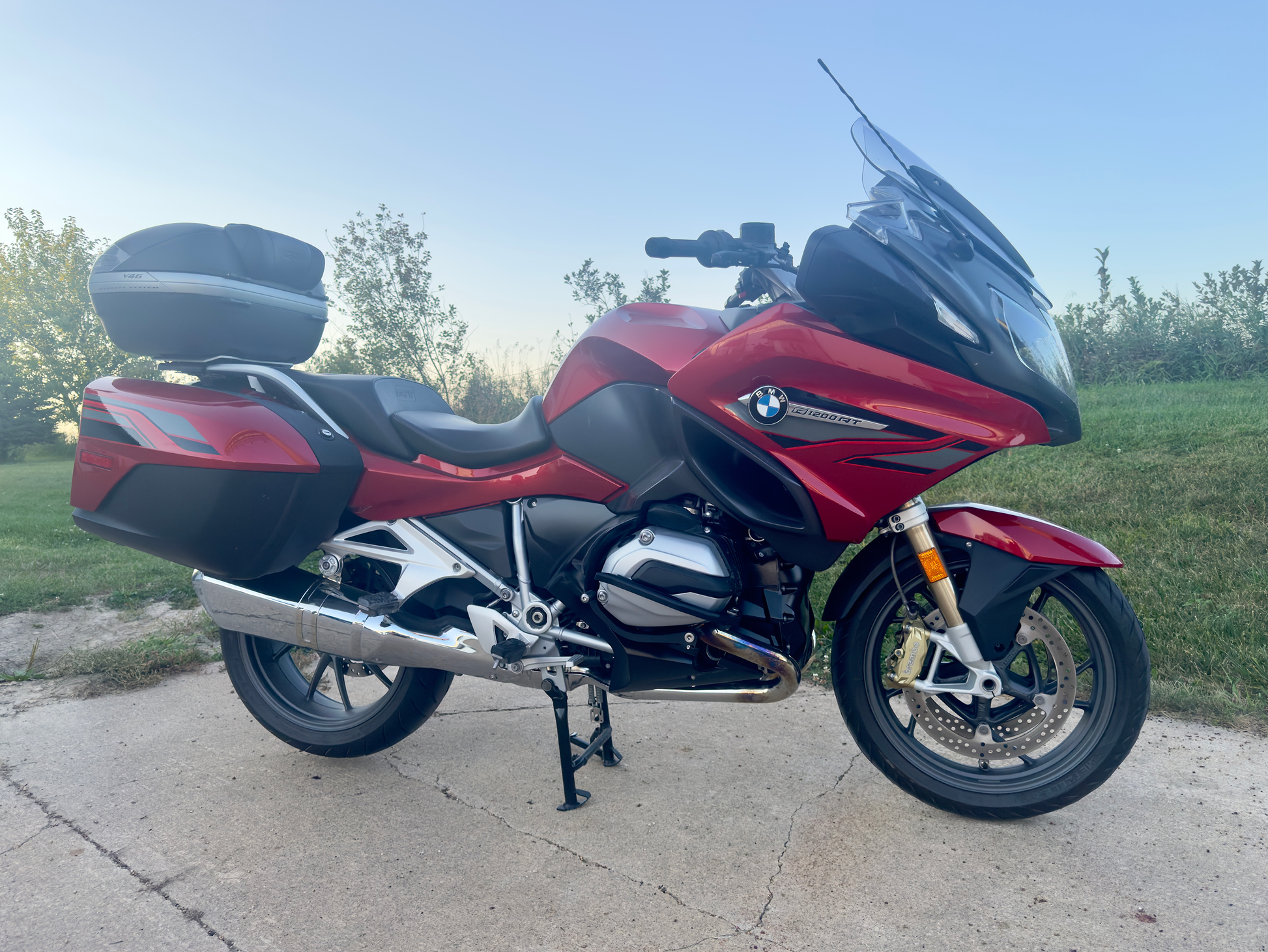 Premium Gemini 1200 footrest upgrade designed for BMW R1200RT – sleek accessory for smooth rides.
