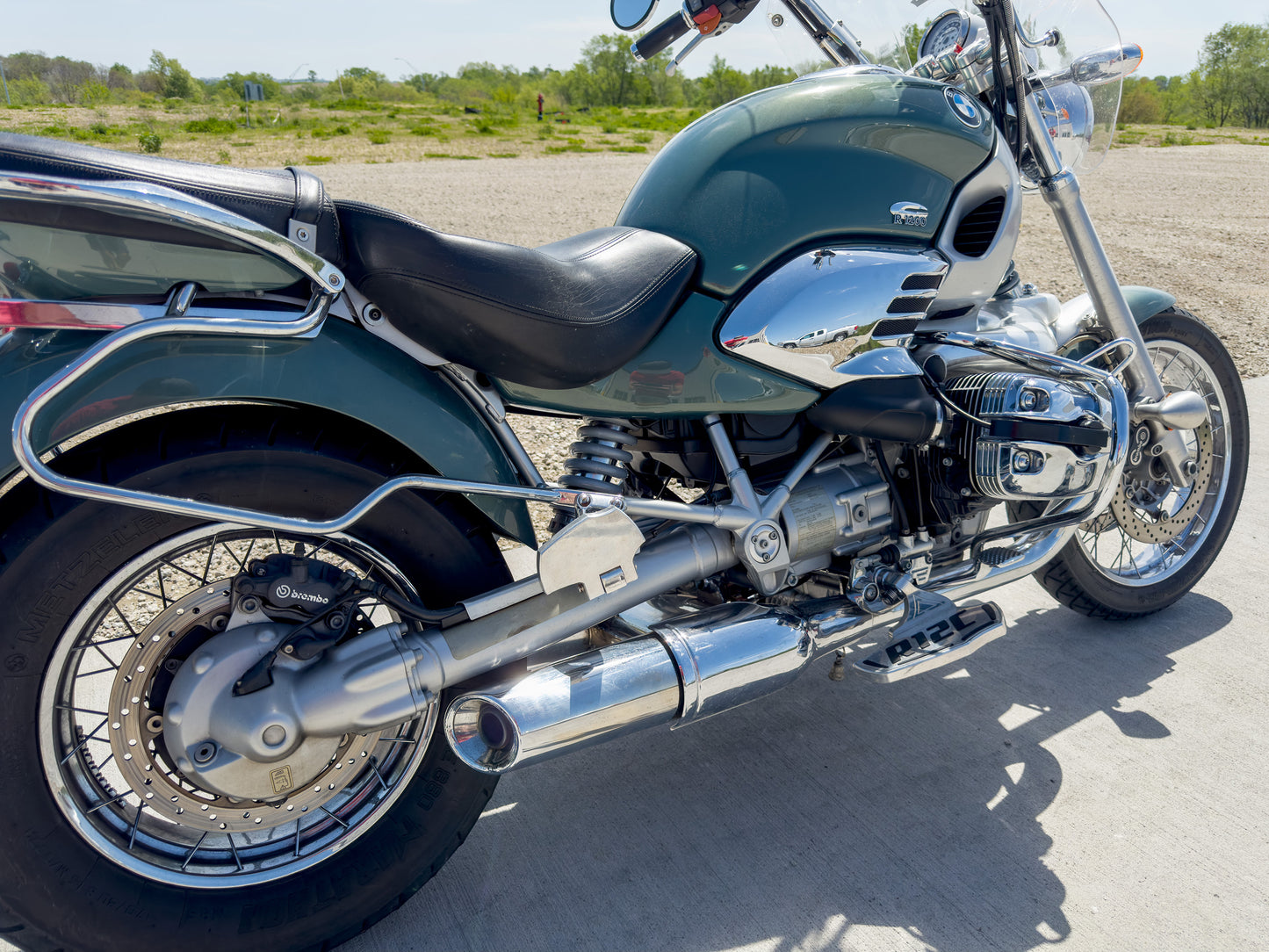 IRM Moto Rizoo Pegs for BMW R1200C and R1200CL – a discreet, high-performance footrest and highway peg solution that preserves original bike aesthetics.