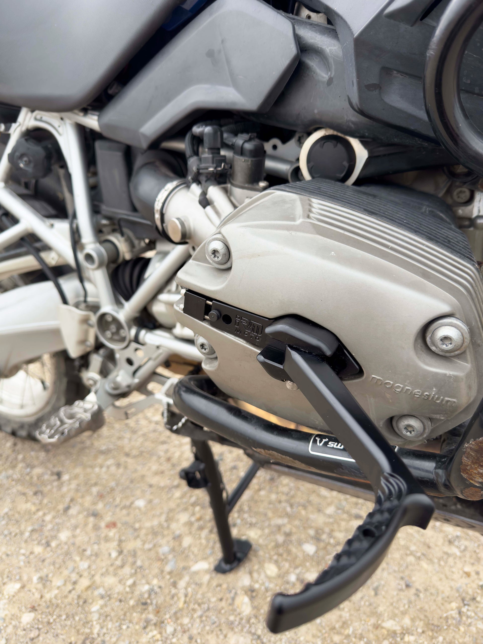 High-performance Sahara Pegs for BMW R1200GS – precision-crafted highway foot pegs that enhance riding comfort and style.